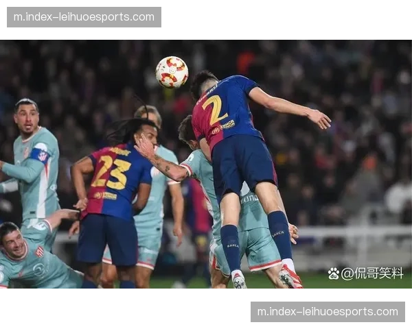 巴萨进攻宽度利用充分 两翼频繁换位撕扯马竞防守阵型